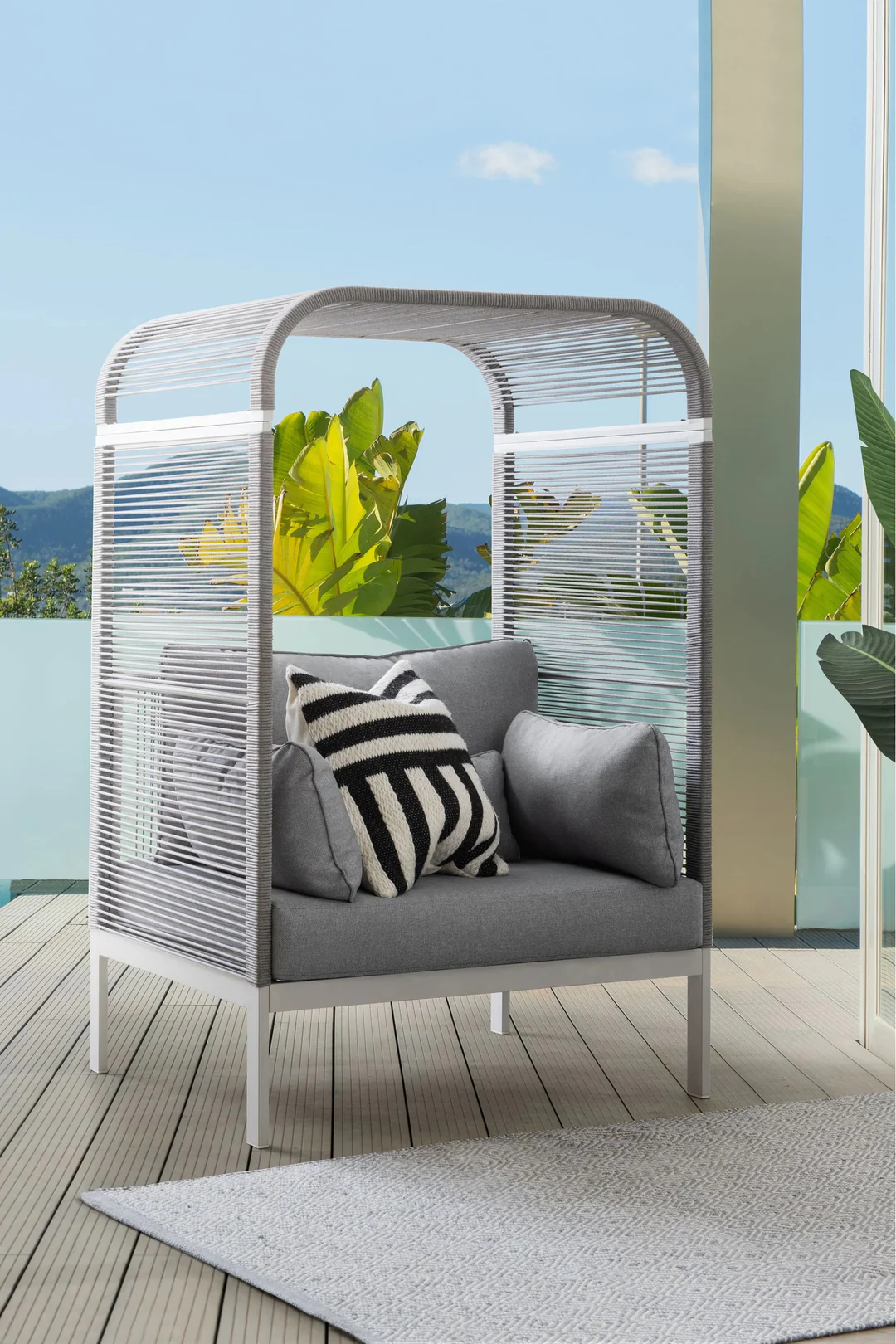 Woven Rattan Day Bed